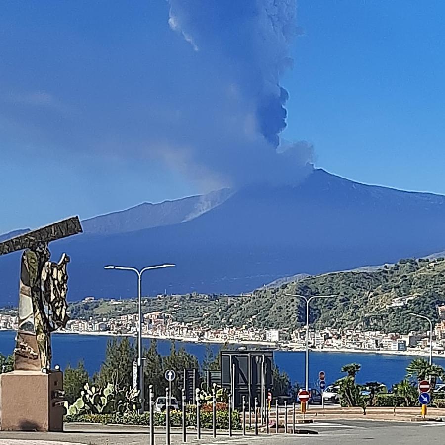Taormina Private Apartment By Fragranza Di Sicilia Bagian luar foto